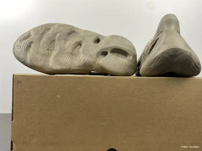 hype Yeezy GX4472 Stone Sage Adidas Foam RNNR 0512